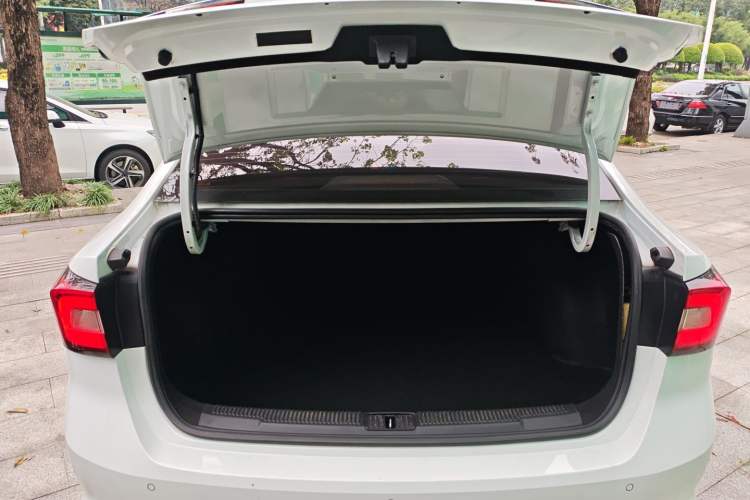 Used Roewe i5 2019 1.5L Automatic 4G Connected Langhao Edition
