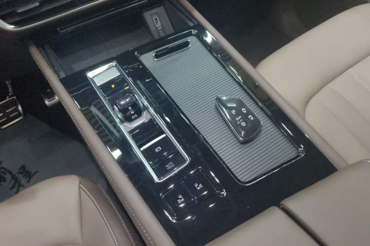 Used Volkswagen Viloran 2024 380TSI Luxury Edition