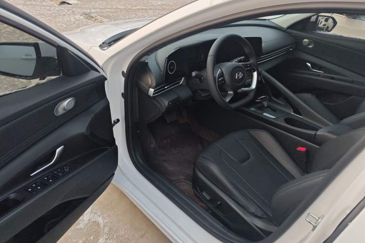 Used Hyundai Elantra 2023 1.5L CVT LUX Prestige Edition