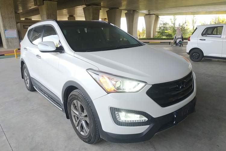 Used Hyundai Santa Fe 2015 2.0T Automatic All-Wheel Drive Smart Version 5 Seats