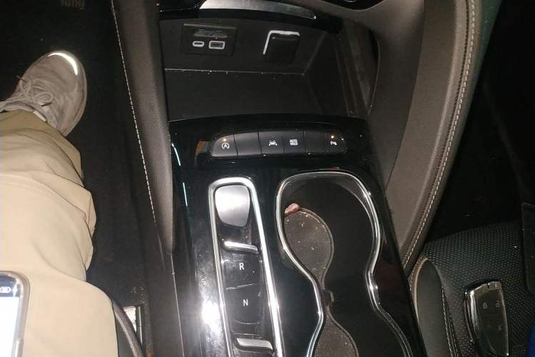 Used Buick Envision 2022 Encore S 652T Two-Wheel-Drive Luxury Model
