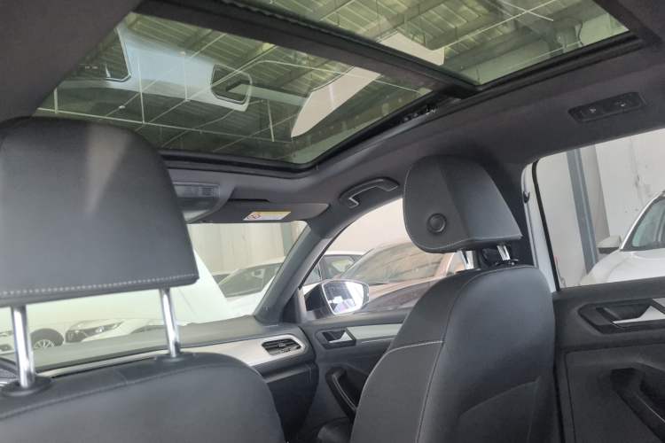 Used Volkswagen T-ROC 2021 280TSI DSG Two-Wheel Drive R-Line Pro Connected Version