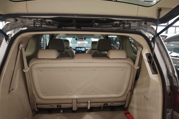 Used Buick GL8 2021 Land Cruiser Executive Class 652T Smart Luxury Model
