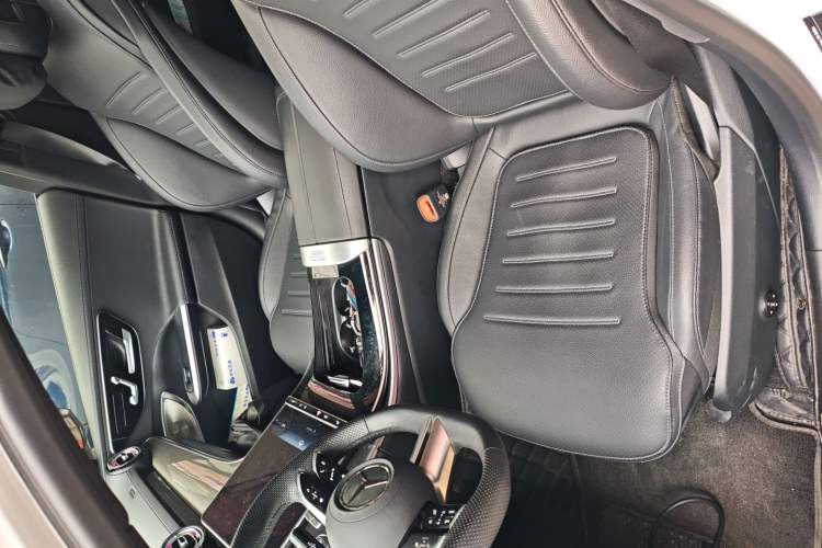 Used Mercedes-Benz C-Class 2024 Facelifted C-Class 260 L Night Edition Sports Version
