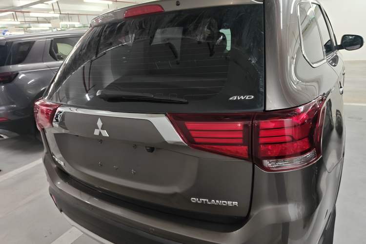 Used Mitsubishi Outlander 2018 2.4L 4x4 Elite Edition 5 Seats