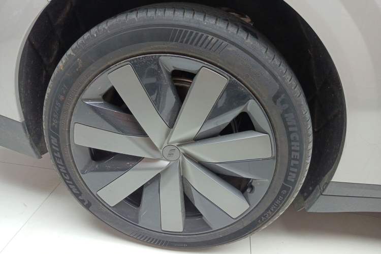 Used Li Auto Li Auto i6 2025 Model Four-Wheel-Drive Standard Type
