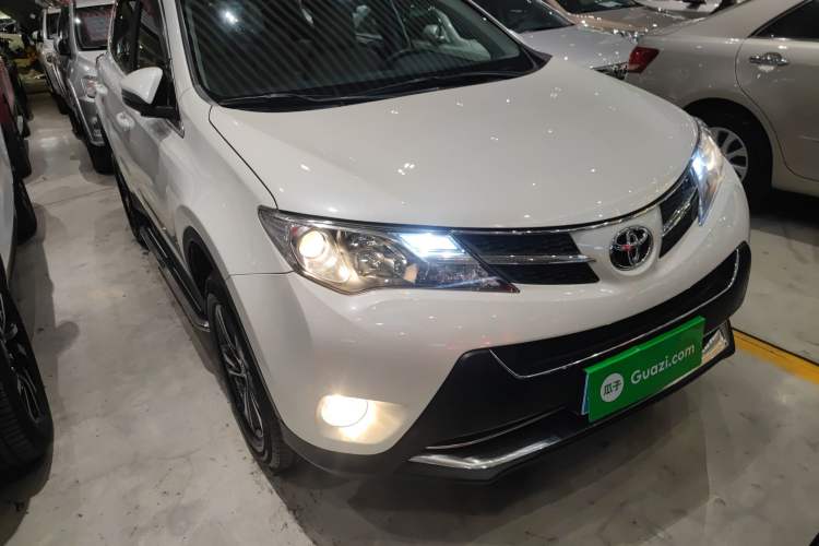 Used Toyota RAV4 2015 2.0L CVT Two-Wheel Drive Fashion Edition