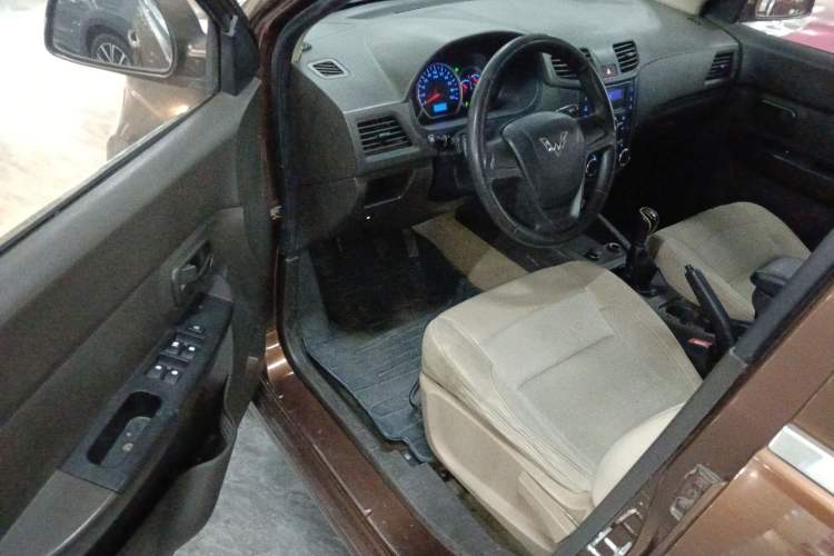 Used Wuling Hongguang 2014 1.5L S Standard Version
