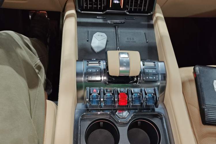 Used  Leopard 8 2025 Smart & Brave Flagship Edition 7 Seats
