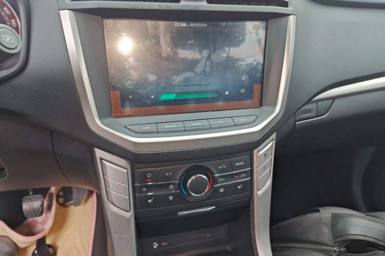 Used SAIC MAXUS T60 2017 2.4L Gasoline Manual Two-Wheel Drive High-Ride Elite Standard Van