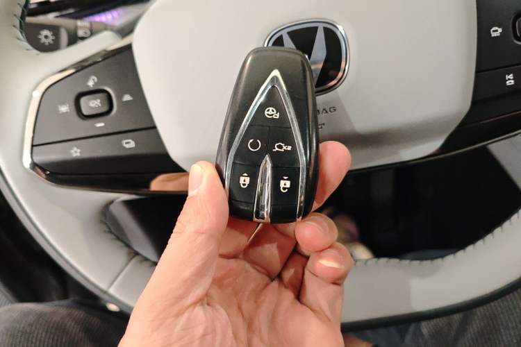 Used Changan UNI-Z New Energy 2024 Blue Whale Smart Electric iDD 125km Excellence Model
