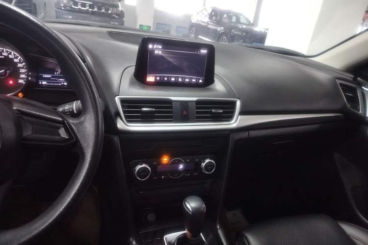 Used Mazda Mazda 3 Axela 2019 Cloud-Controlled Sedan 1.5L Automatic Luxury Model China VI Standard
