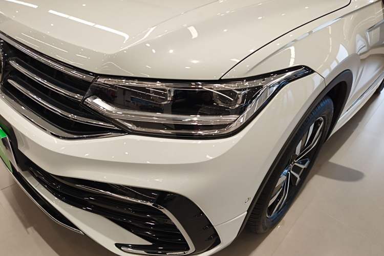 Used Volkswagen Tiguan L 2024 Outstanding Model 330TSI Automatic Two-Wheel Drive R-Line Dragon Glory Edition
