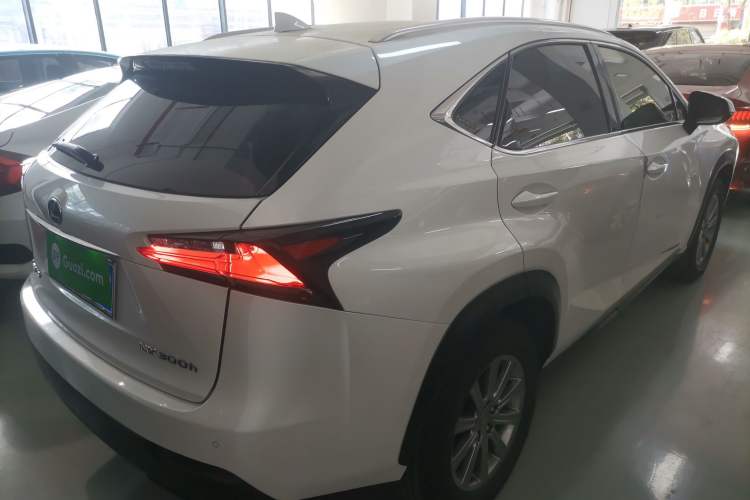 Used Lexus NX 2015 300h Front-Drive Fēngshàng Edition
