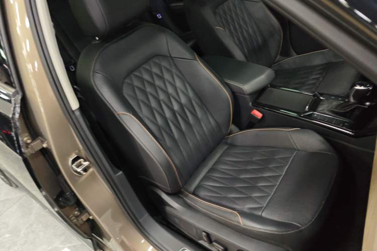 Used Volkswagen Passat 2019 330TSI Luxury Edition China VI Standard