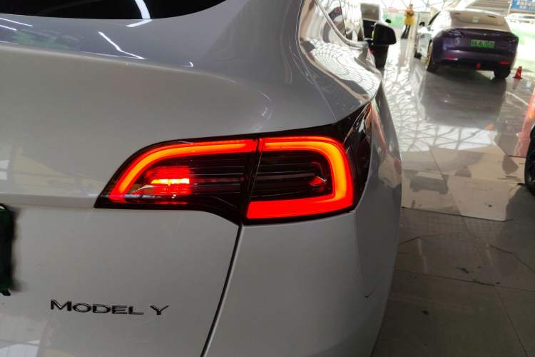 Used Tesla Model Y 2024 Long-Range All-Wheel-Drive Version