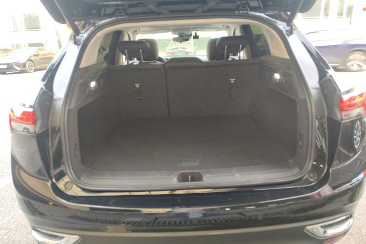 Used Buick Envision 2022 Encore S 652T Two-Wheel-Drive Luxury Model
