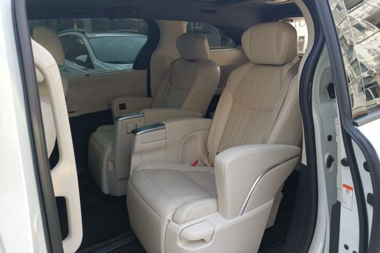 Used Toyota Granvia 2024 2.5L Hybrid Prestige ULTRA Edition