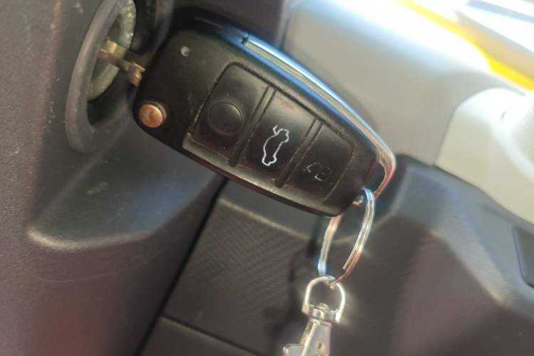 Used Chery QQ Ice Cream 2022 120km Conical Shape Lithium Iron Phosphate