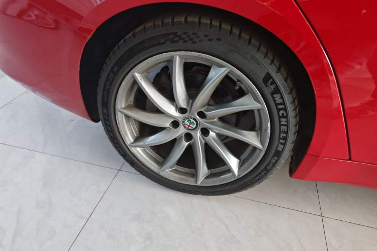 Used Alfa Romeo Giulia 2017 2.0T 200HP Luxury Edition
