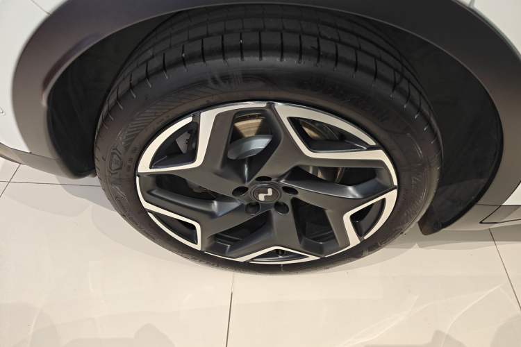 Used ONVO L60 2024 85 kWh All-Wheel Drive