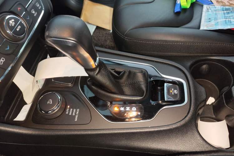 Used  Cherokee 2019 2.0T Four-Wheel Drive Explorer Edition China V
