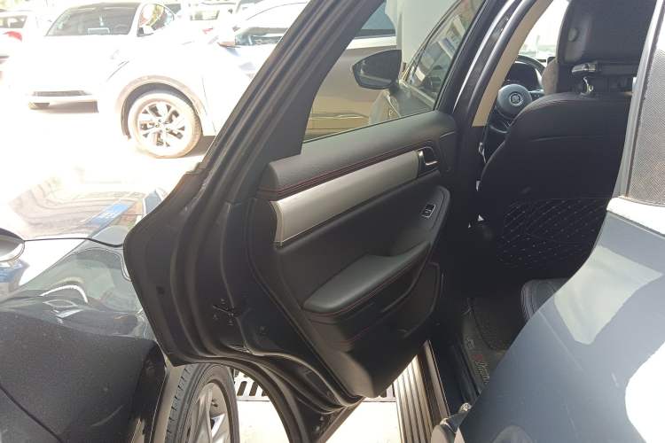 Used BYD Tang New Energy 2018 DM 2.0T All-Wheel Drive Smart Connect Elite 7-Seater China V Emission Standard
