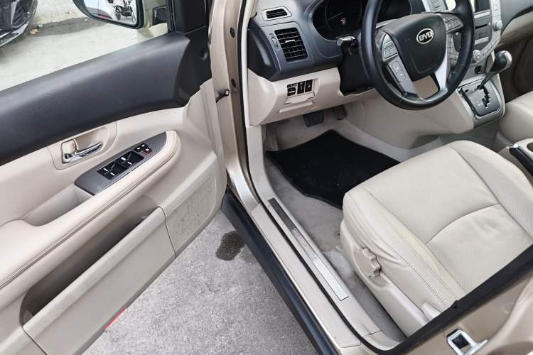 Used BYD S6 2013 Platinum Edition 2.4L Automatic Luxury Model
