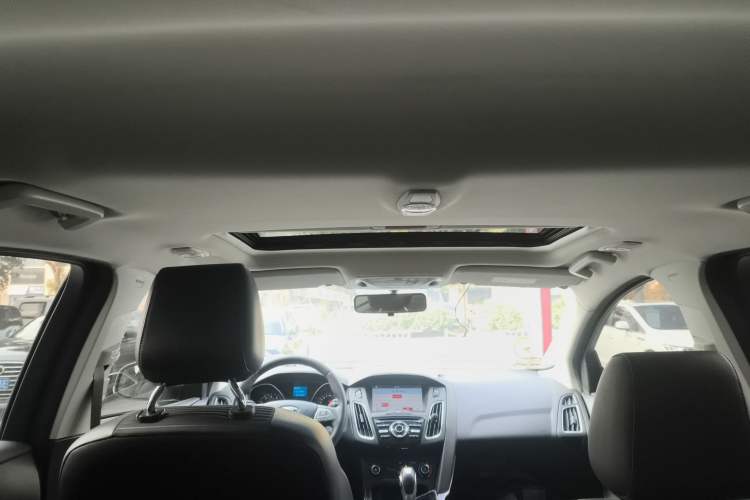 Used Ford Focus 2018 Hatchback Classic 1.6L Automatic Trendy SmartDrive Edition
