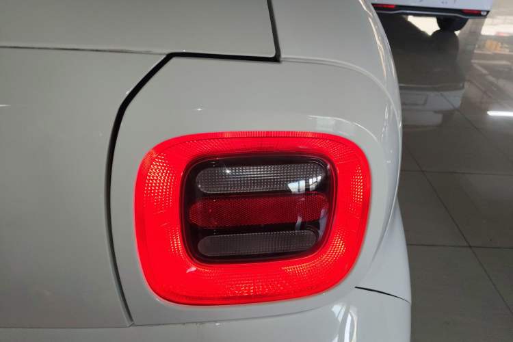 Used ORA Black Cat 2021 301 km Basic Version
