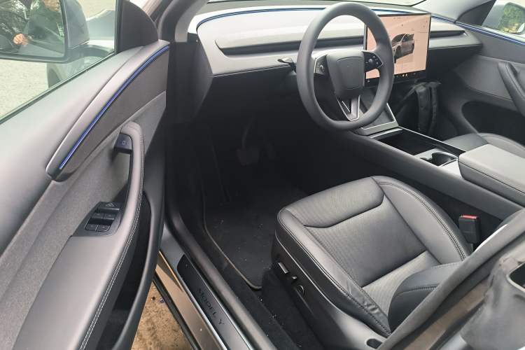 Used Tesla Model Y 2025 Rear-Wheel Drive First Edition