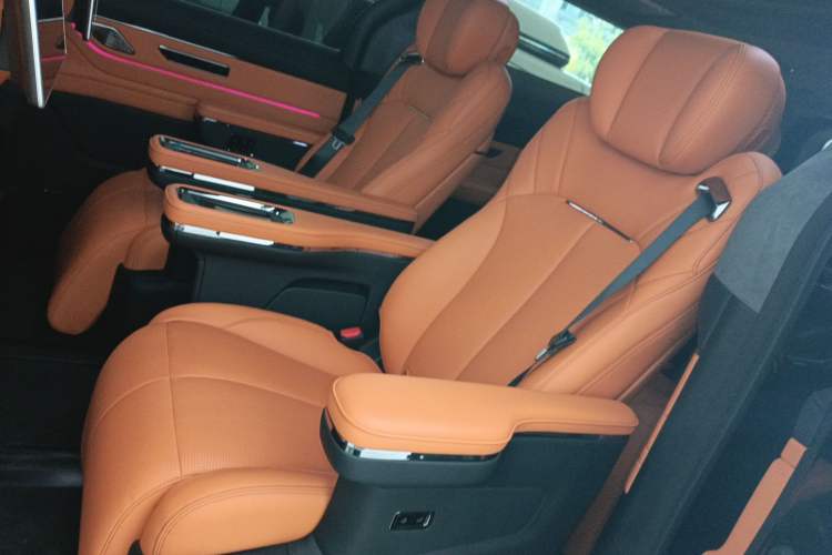 Used  LEVC L380 2024 140-Degree 6-Seater All-Wheel-Drive Ultra
