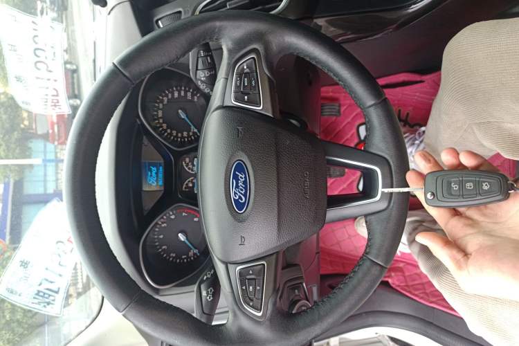 Used Ford Focus 2017 Hatchback 1.6L Automatic Fashion Edition Smart Drive Version
