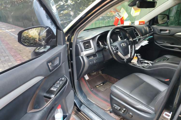 Used Toyota Highlander 2018 2.0T Four-Wheel Drive Prestige Version 7 Seats China VI Standard
