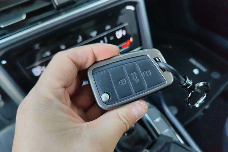 Used Volkswagen Tharu 2023 300TSI Two-Wheel-Drive Full Moon Edition