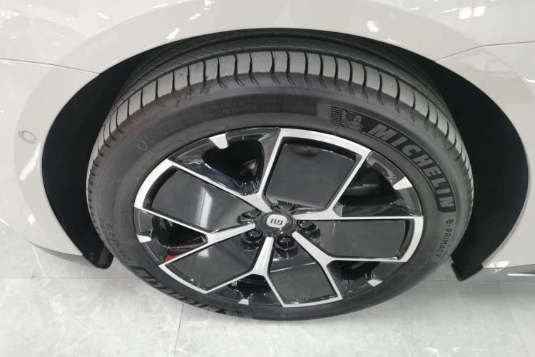 Used  SU7 2024 Rear-Drive Long-Range Intelligent Driving Version
