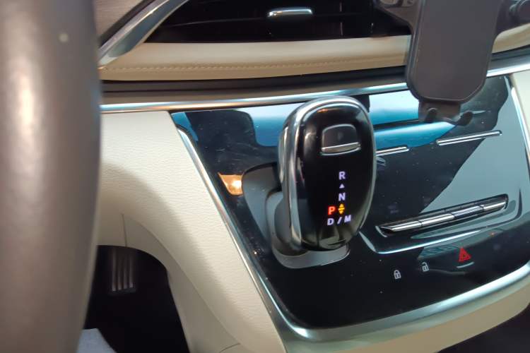 Used Buick GL8 2023 Facelifted Land Cruiser Executive Luxury Version