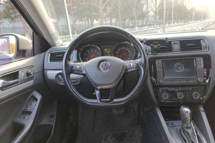 Used Volkswagen Sagitar 2017 1.6L Automatic Comfort Model
