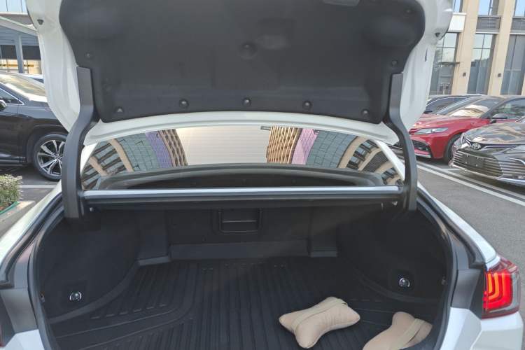 Used Lexus ES 2024 200 Premium Edition
