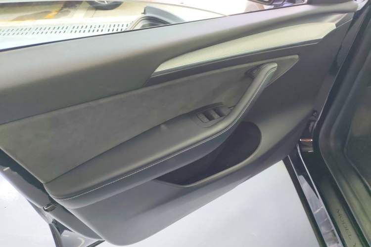 Used Tesla Model Y 2023 Long-Range All-Wheel-Drive Version
