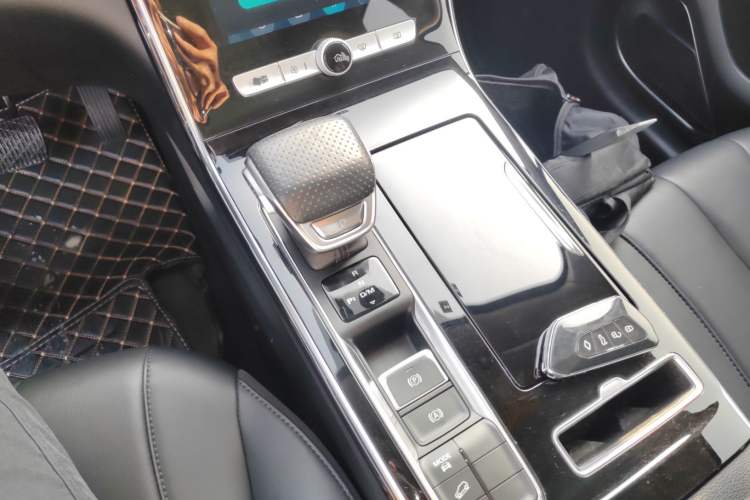 Used Roewe RX5 MAX 2019 300TGI Automatic Smart Cabin Luxury Edition
