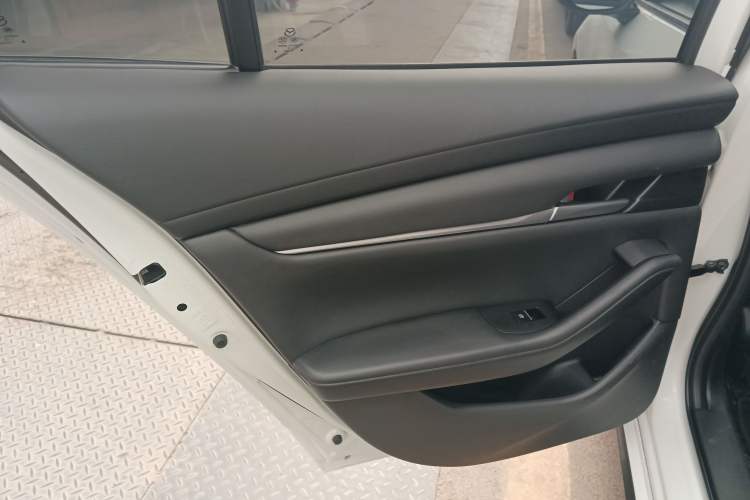 Used Mazda Mazda 3 Axela 2020 1.5L Automatic Luxury Version
