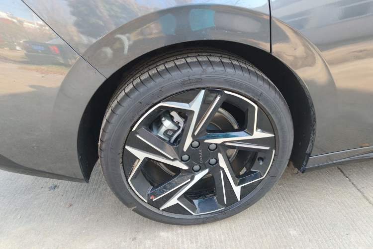 Used Lynk & Co 07 2024 EM-P 126 Long-Range Halo
