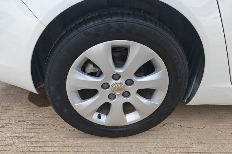 Used Buick Regal 2015 2.0L Leading Fashion Edition