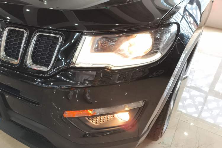 Used  Compass 2019 200T Automatic Family Edition - Connected Large Screen Version
