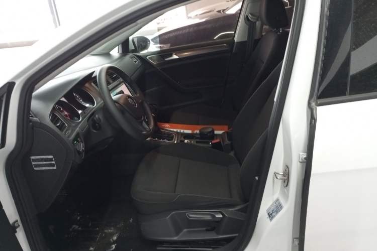 Used Volkswagen Golf 2016 1.6L Automatic Fashion Model