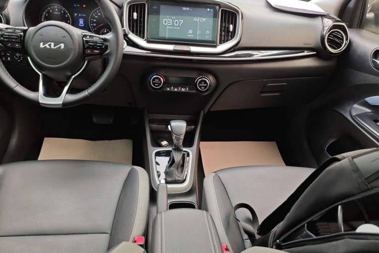 Used Kia kx1 Stonic 2021 1.4L CVT Sunroof Model
