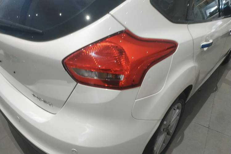 Used Ford Focus 2015 Hatchback 1.6L Automatic Fashion Edition
