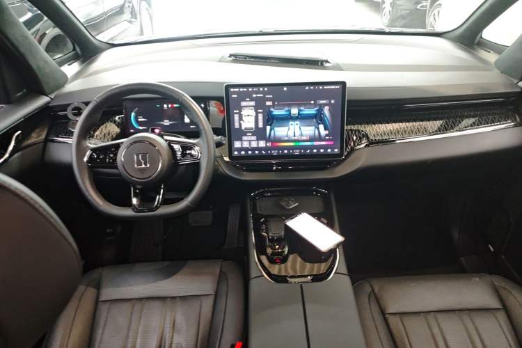 Used Zeekr 009 2022 WE Edition
