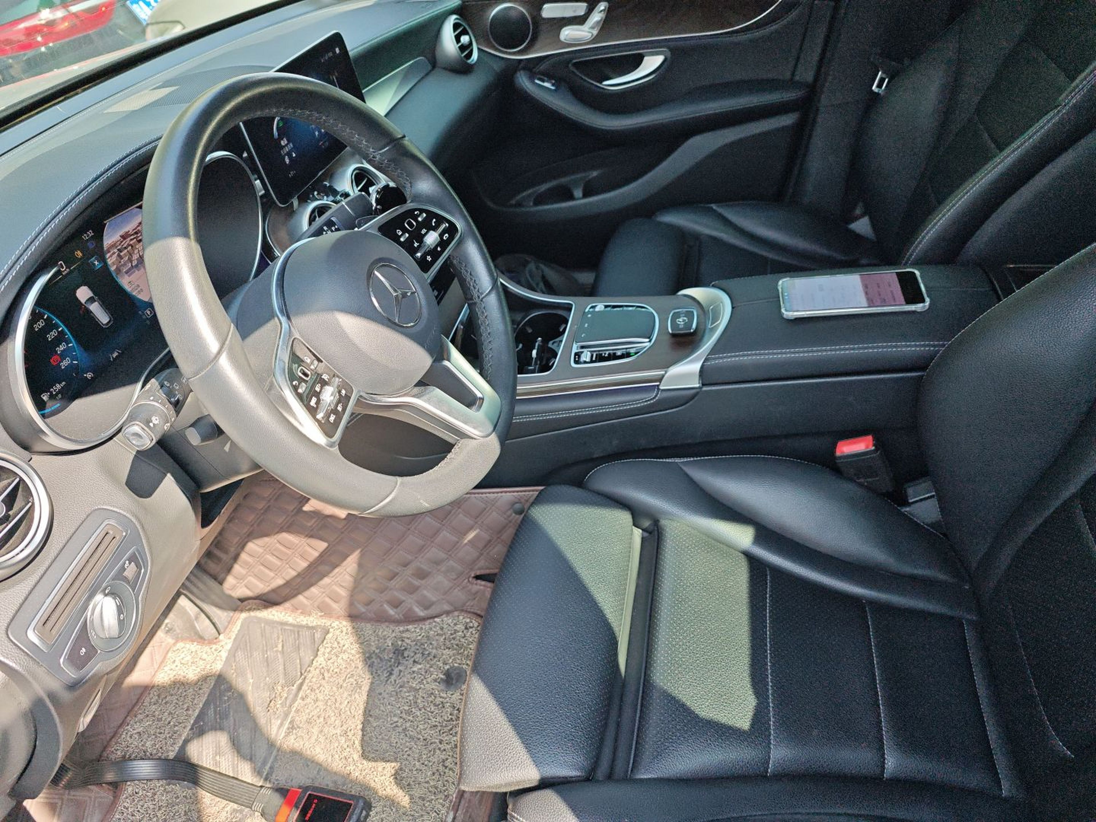 Переднее сиденье в автомобиле